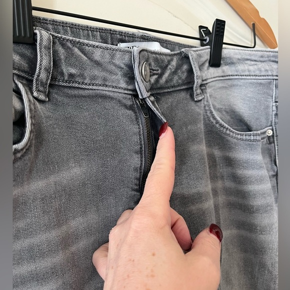 Zara Designer, Gray, Distressed Jeans Women’s Size 10 - Picture 9 of 16